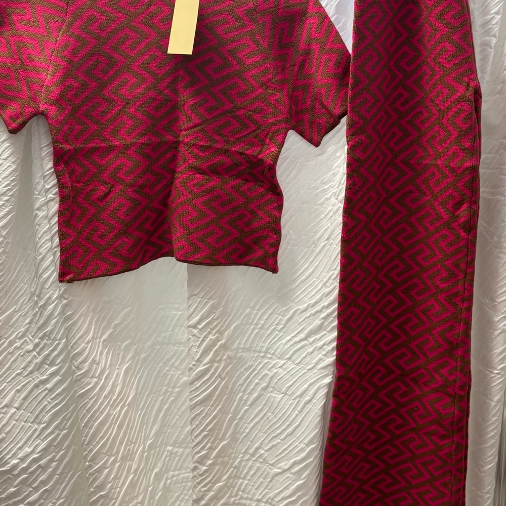 Geometric Patterned Sweater - Pink and Gold - Picture 2 of 3
